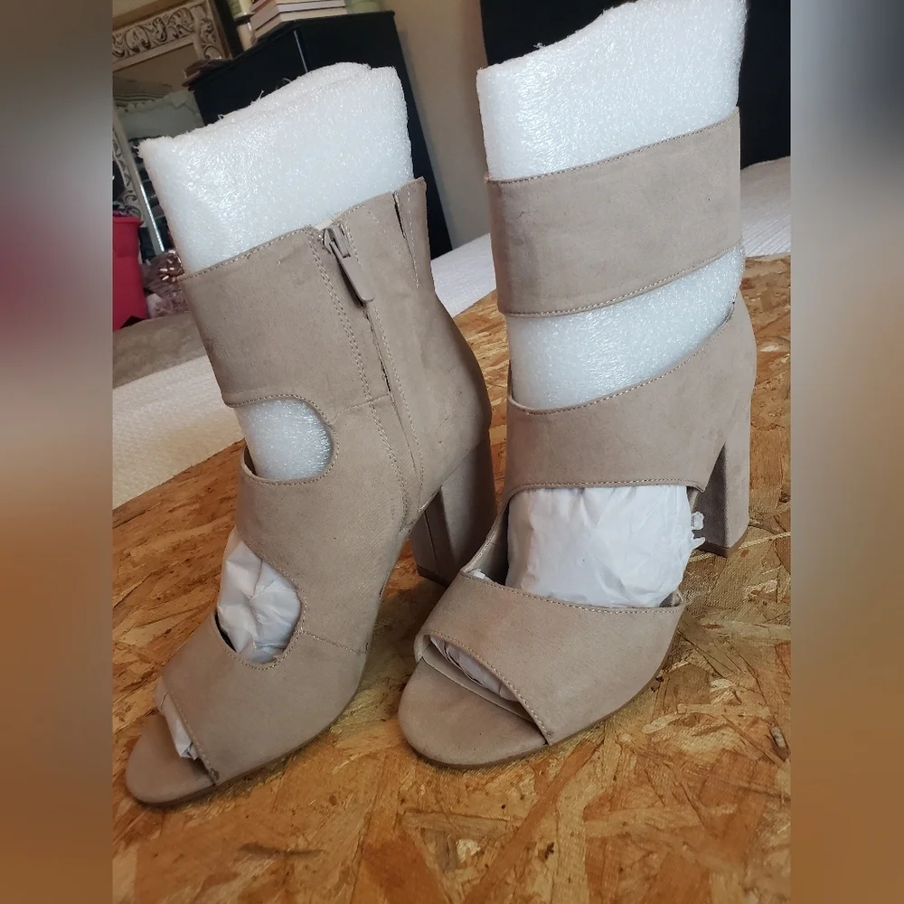 NEW TORRID SANDALS HEELS - Picture 5 of 7